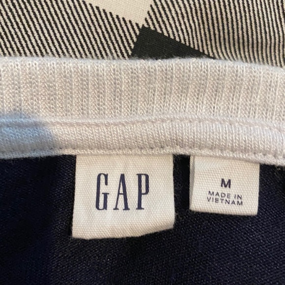 - Sweater - Picture 2 of 2